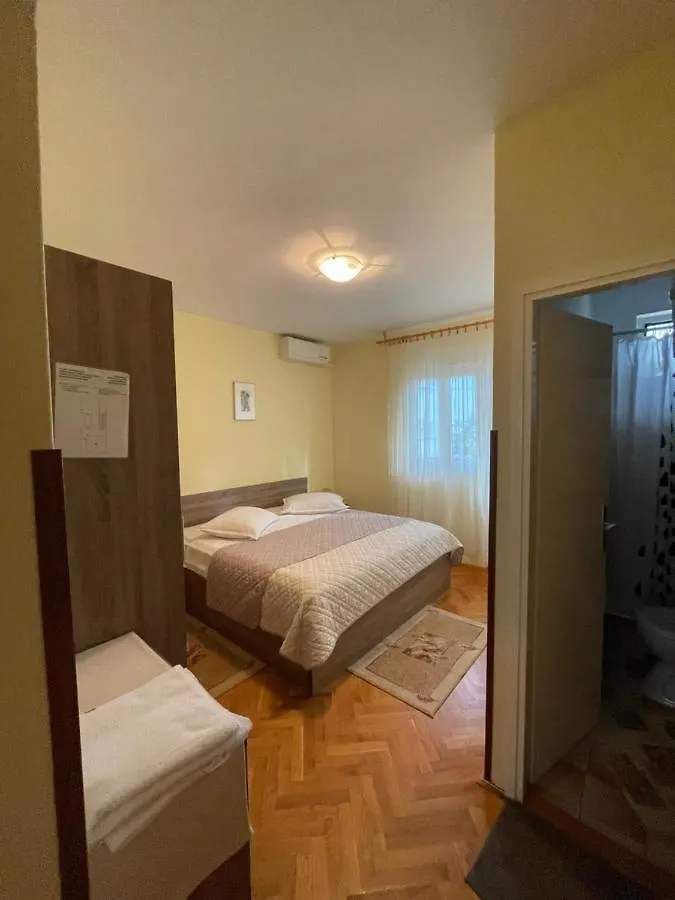 Rooms Krstinic 84 Palit