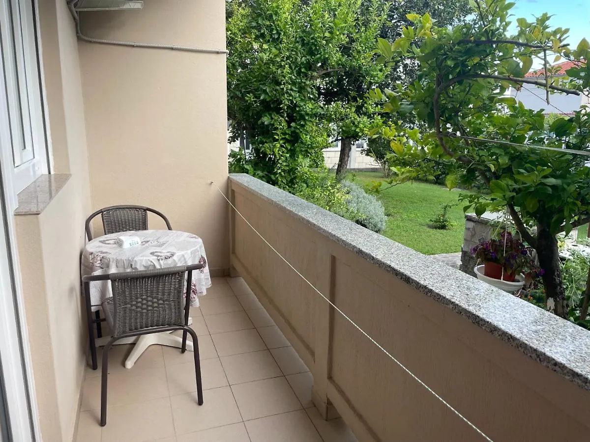 Apartment Rooms Krstinic 84 Palit