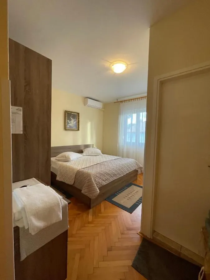 Rooms Krstinic 84 Palit